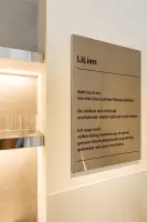 독일어 문구가 새겨진 유러피안 감성 카페 사인